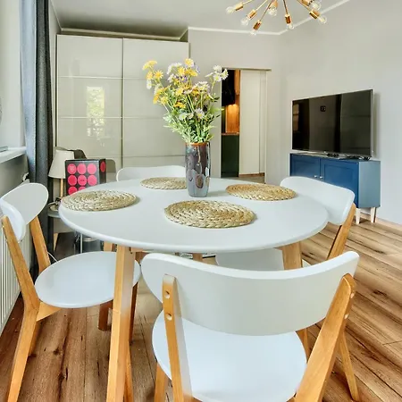 Spacious Seaside By Rentujemy גדינייה